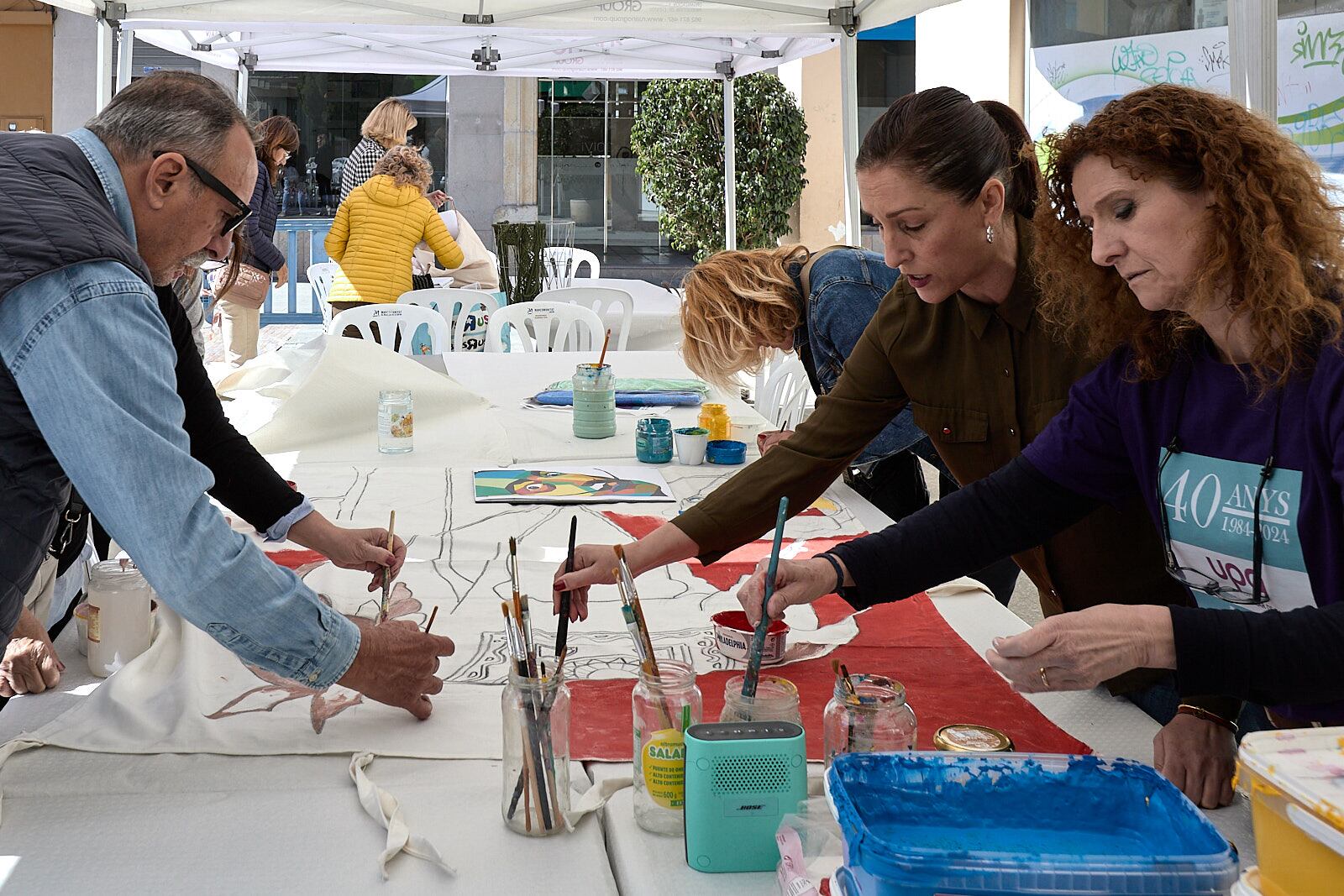 Taller de dibujo y pintura en la plaza Loreto.