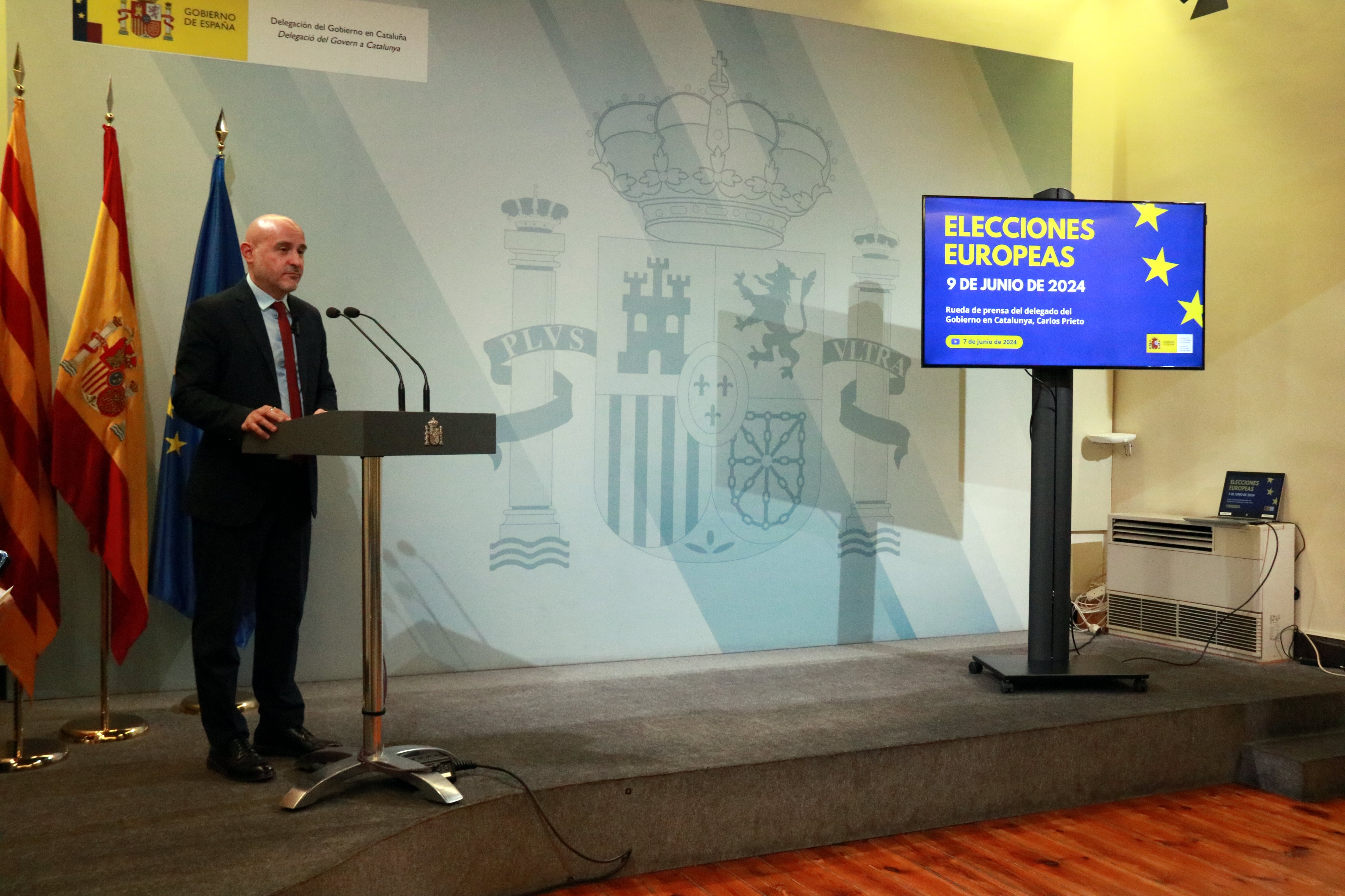 El delegat del govern espanyol a Catalunya, Carlos Prieto, en una roda de premsa sobre les eleccions europees.
