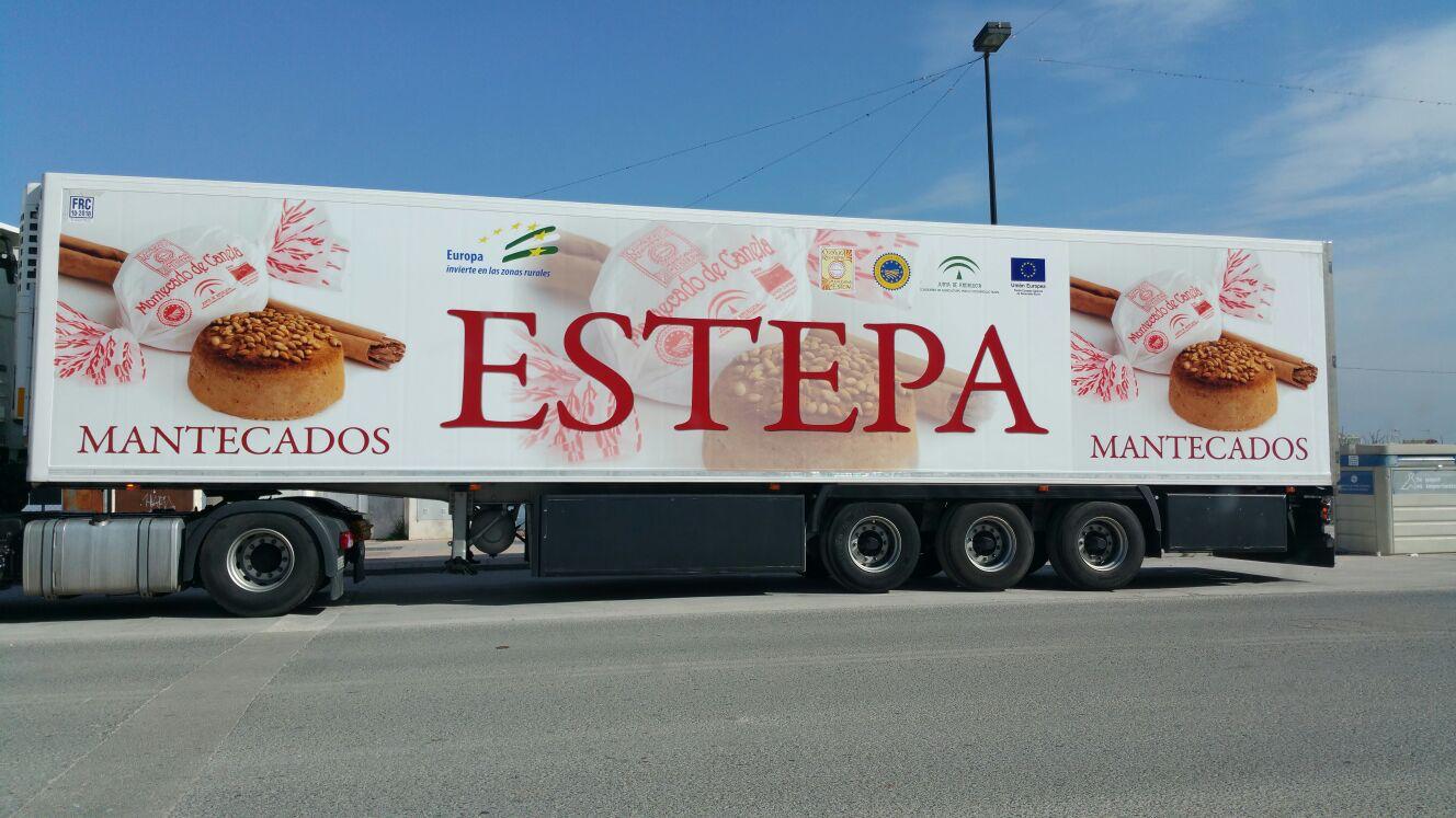 Un tráiler con 30.000 kilos de mantecados y polvorones partirá hasta Algemesí.