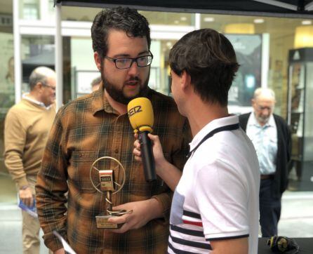 Jurdan Arretxe recoge el premio en ombre de Iker Serrano