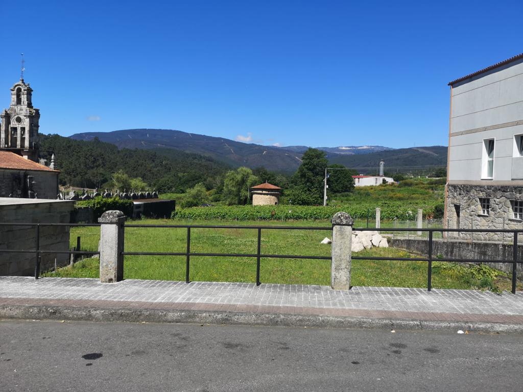 Solar que se convertirá en parque municipal en Arnoia