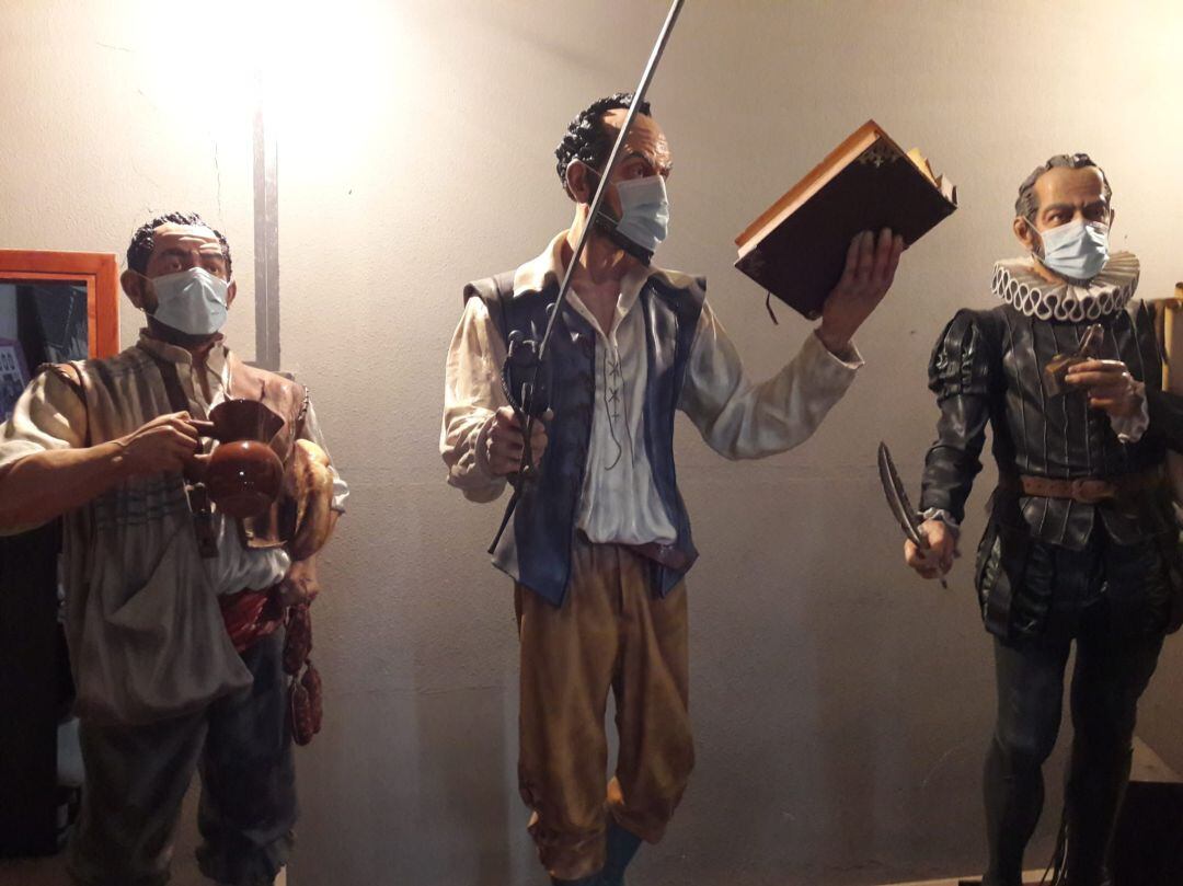 Figuras del carrillón de Ciudad Real ubicadas en la Casa del Arco, en la Plaza Mayor