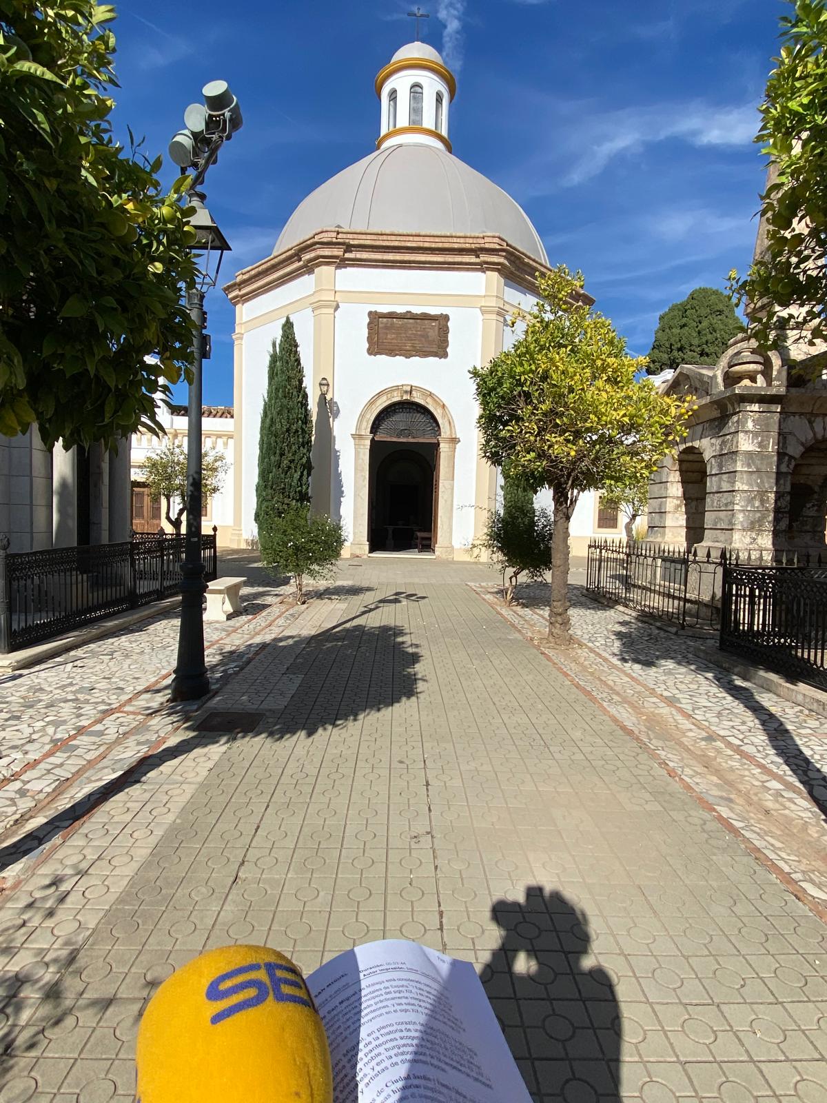 Entrada al cementerio de San Miguel, al fondo la capilla