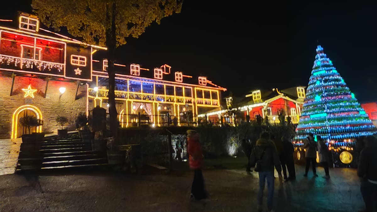 Luces y colores navideños 'a tope' desde el Palacio de Canedo
