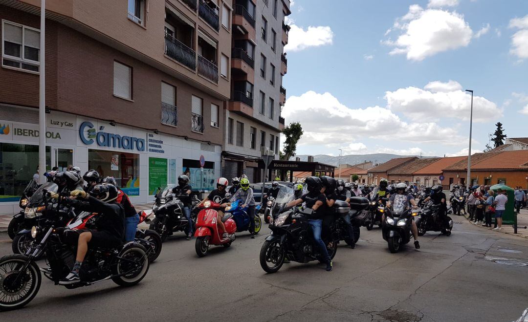 Homenaje de la comunidad motera de Puertollano al joven fallecido este fin de semana en el circuito de Jerez