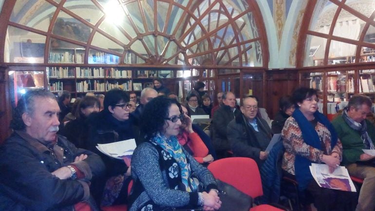 Socios asistentes a la asamblea anual de la Asociación de Amigos del Camino de San Zoilo que se ha celebrado este fin de semana en el Monasterio de San Zoilo, en Carrión de los Condes (Palencia)