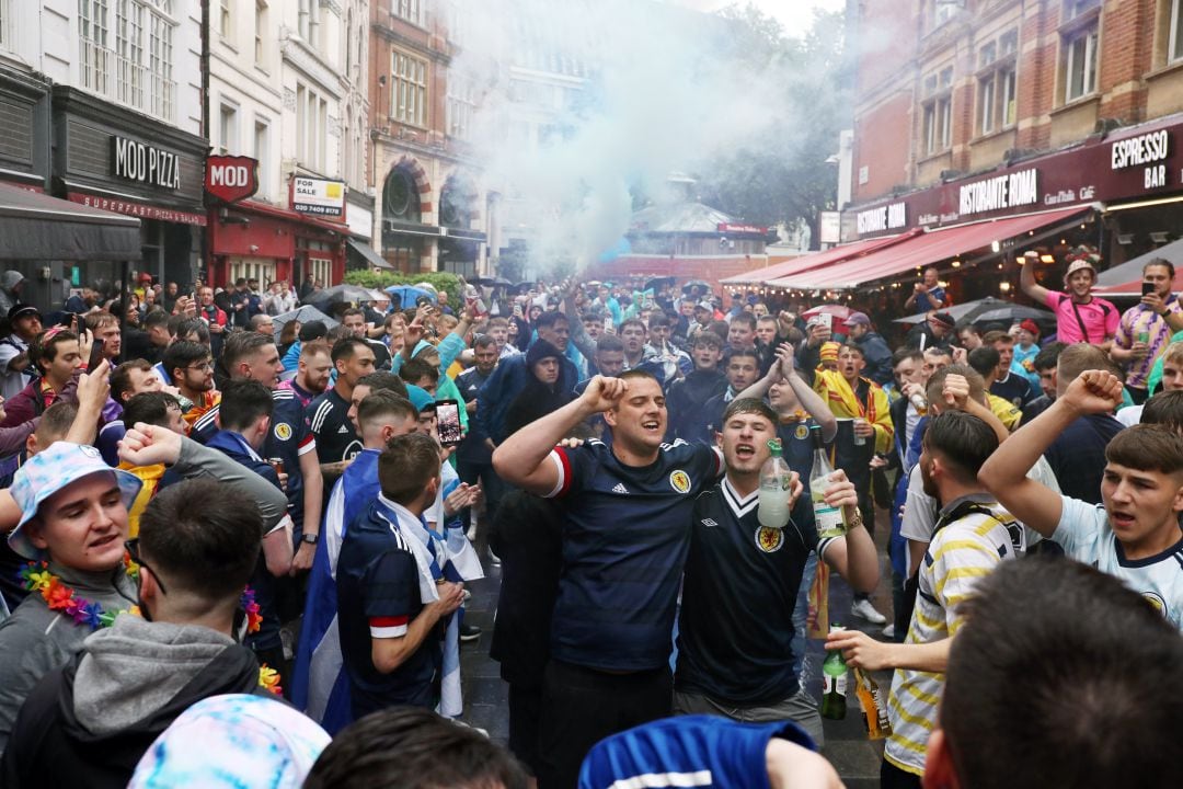 Aficionados escoceses en la previa del partido Inglaterra - Escocia