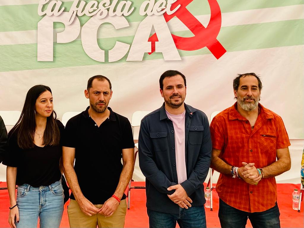 El coordinador federal de IU, Alberto Garzón -segundo dcha-, participa en la fiesta anual del PCA, celebrada en Córdoba