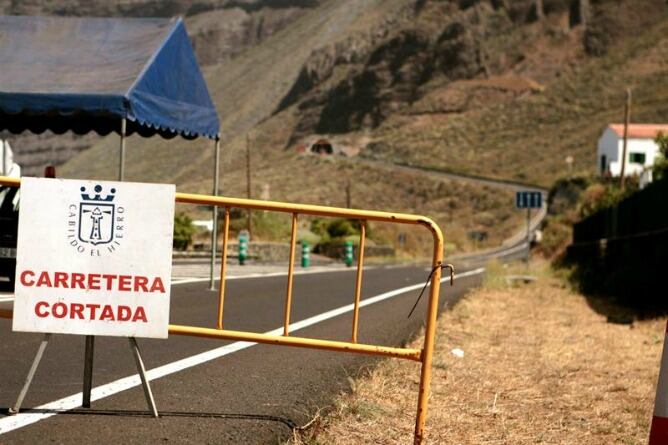 Imagen de la carretera de acceso al túnel que une los municipios de Valverde y Frontera en la isla de El Hierro