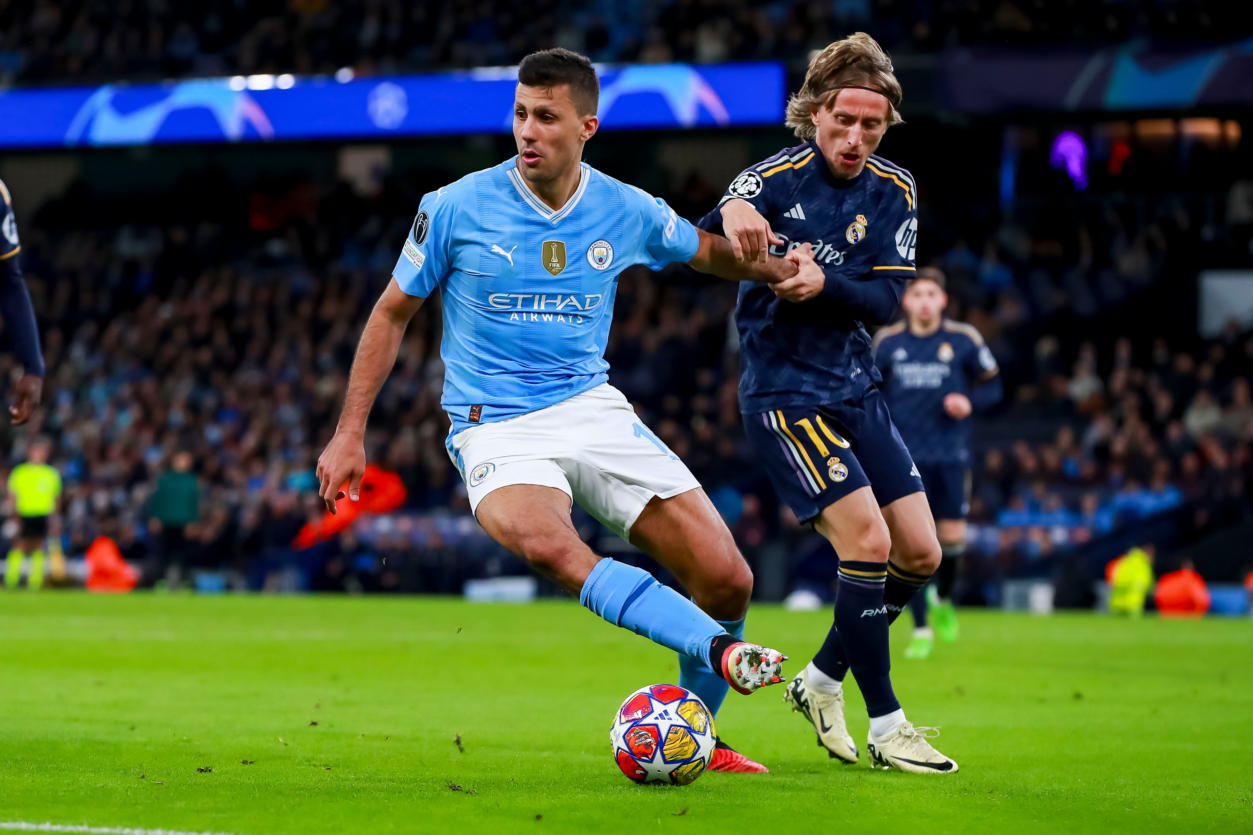 Rodri Hernández en un partido contra el Real Madrid