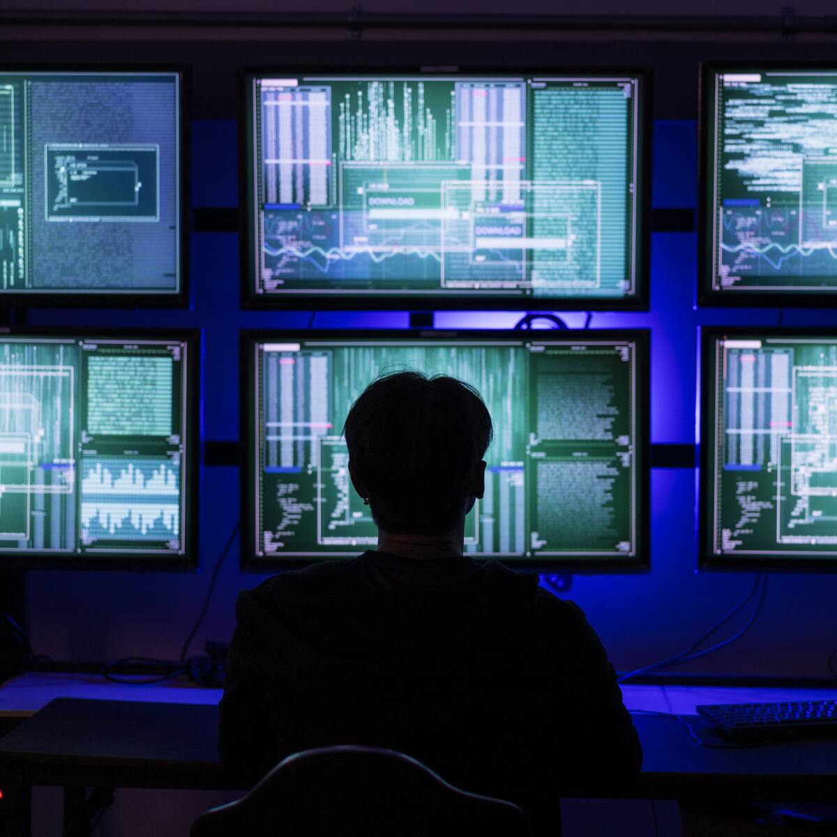 Una experta en ciberseguridad revela cómo nos afectaría una gran guerra tecnológica y explica qué deberíamos hacer