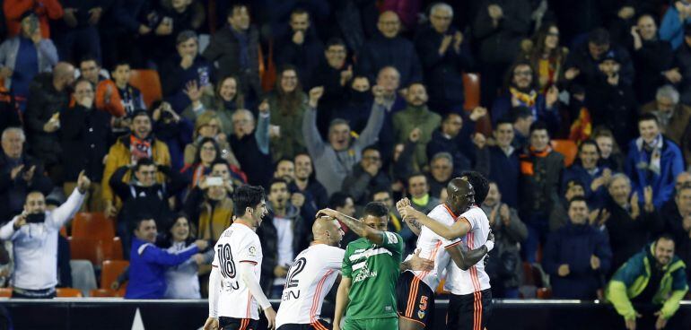 El defensa francés del Valencia Eliaquim Mangala su gol.