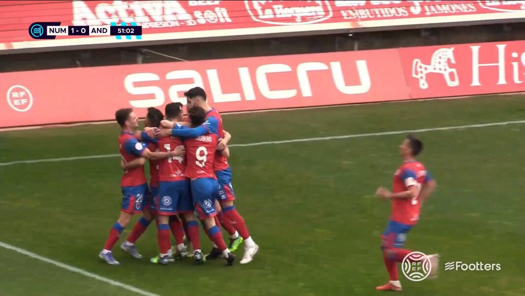 Los jugadores rojillos celebran el gol de Lupu.