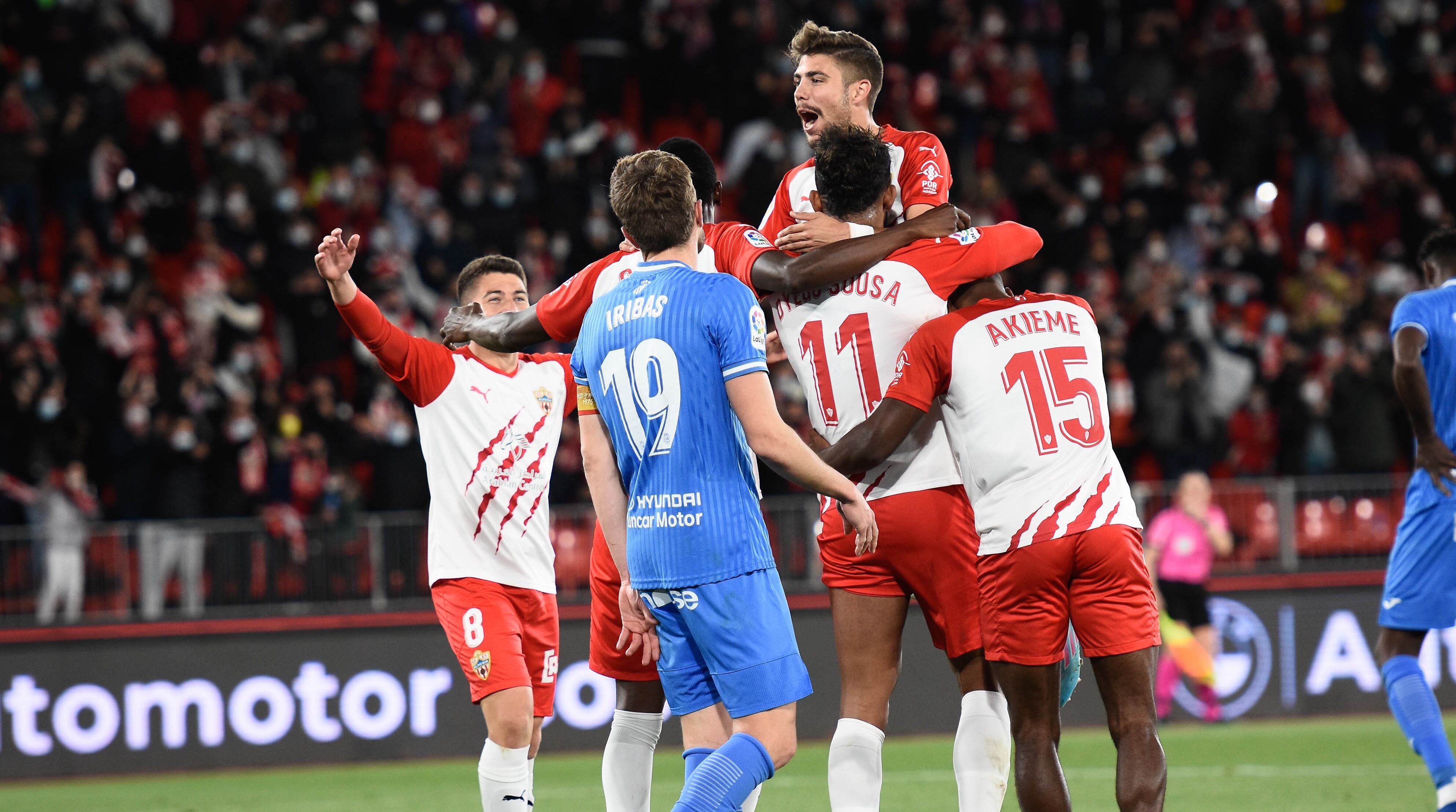 Los jugadores del Almería se reparten protagonismo.