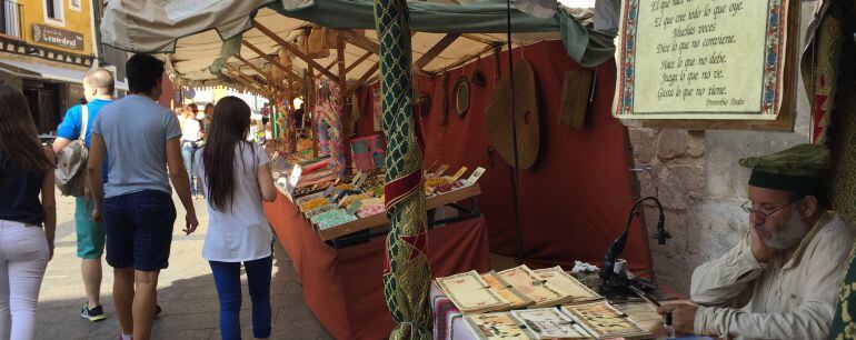 Mercado medieval en la plaza Obispo Valero.