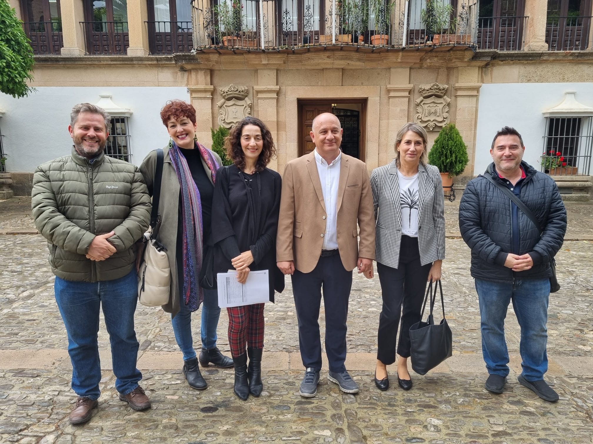 Francisco Cañestro junto a otros miembros de su partido, frente al Ayuntamiento de Ronda