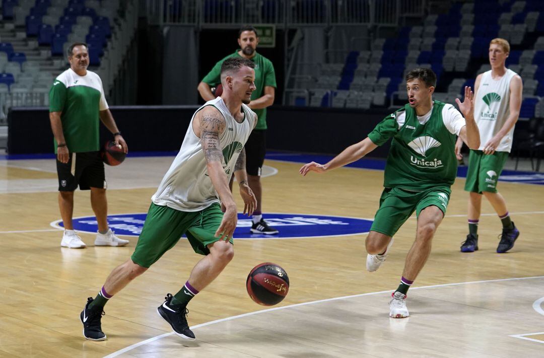 Josh Adams y Avramovich, en un entrenamiento con el equipo