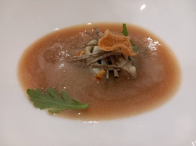 Judías verdes, espardeñas y jugo de pollo