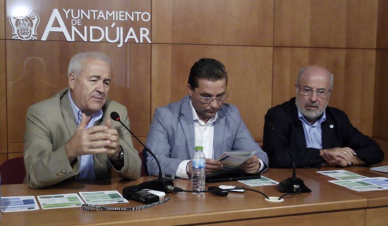 Representantes de la UNED y alcalde presentan la oferta formativa