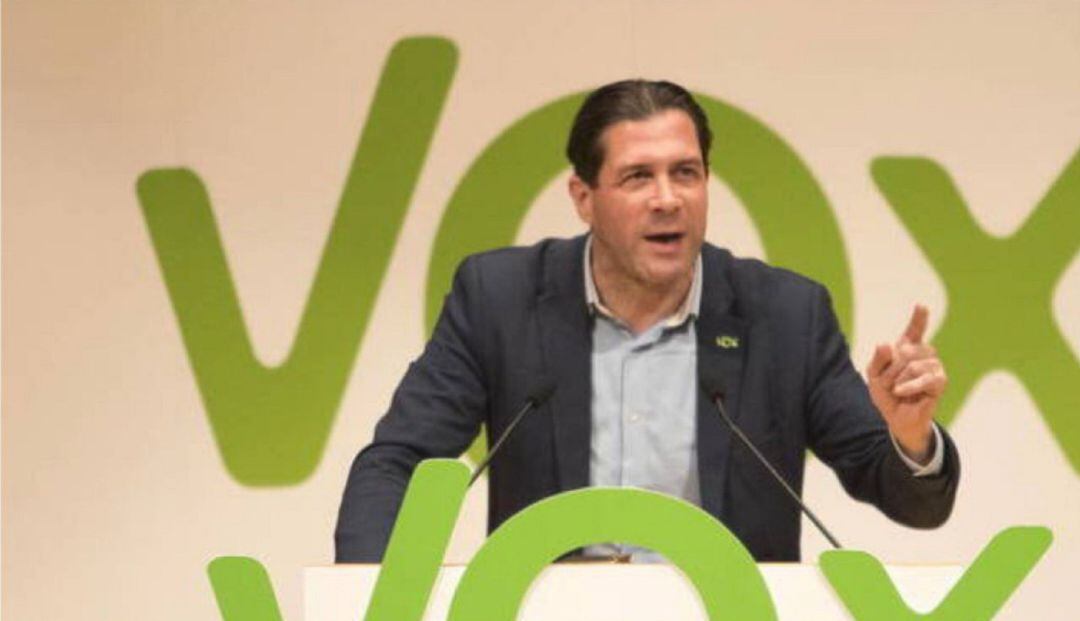 Pedro Fernández, candidato de Vox por la provincia de Zaragoza, durante un mitin 