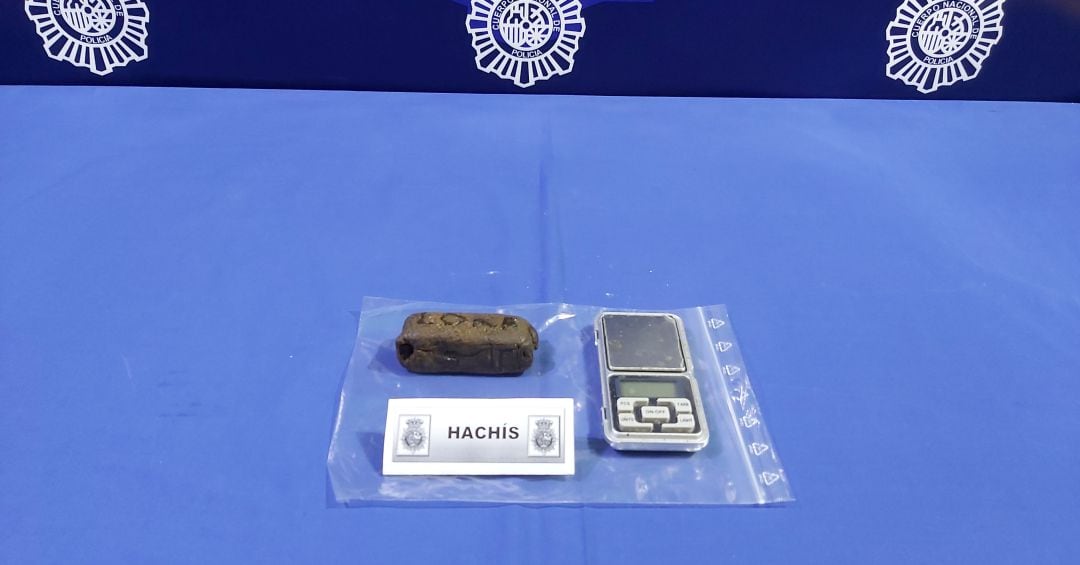 El detenido vendía la droga a través de una empresa de mensajería