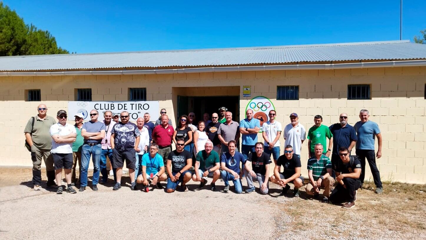 Participantes en la competición de tiro