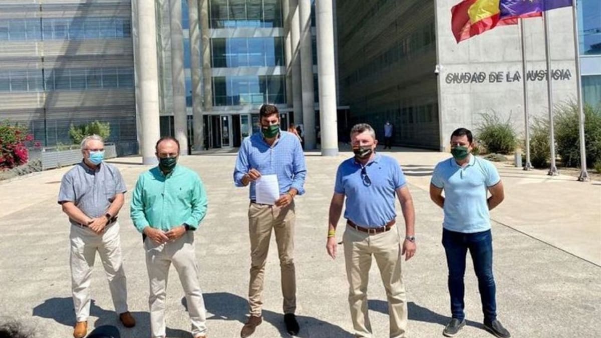 Vox denuncia el vertido de la tubería: "si el agua es tan potable que se la beba el alcalde o la ministra"