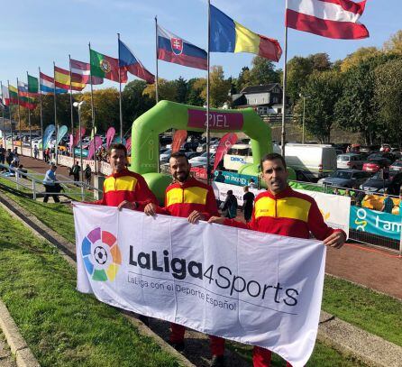 Juanma González (C) con Rafa Martínez (I) y el seleccionador