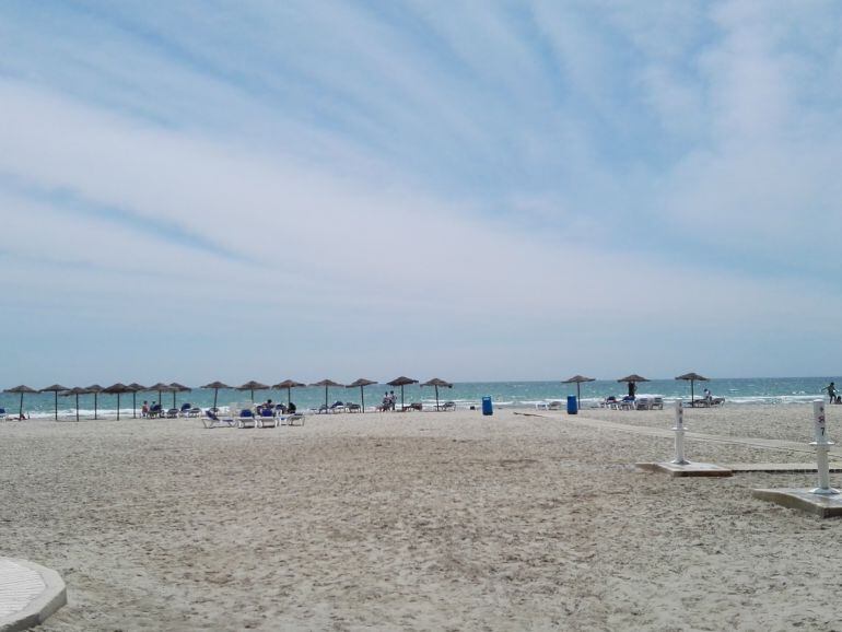 Las playas de Santa Pola, preparadas para el verano