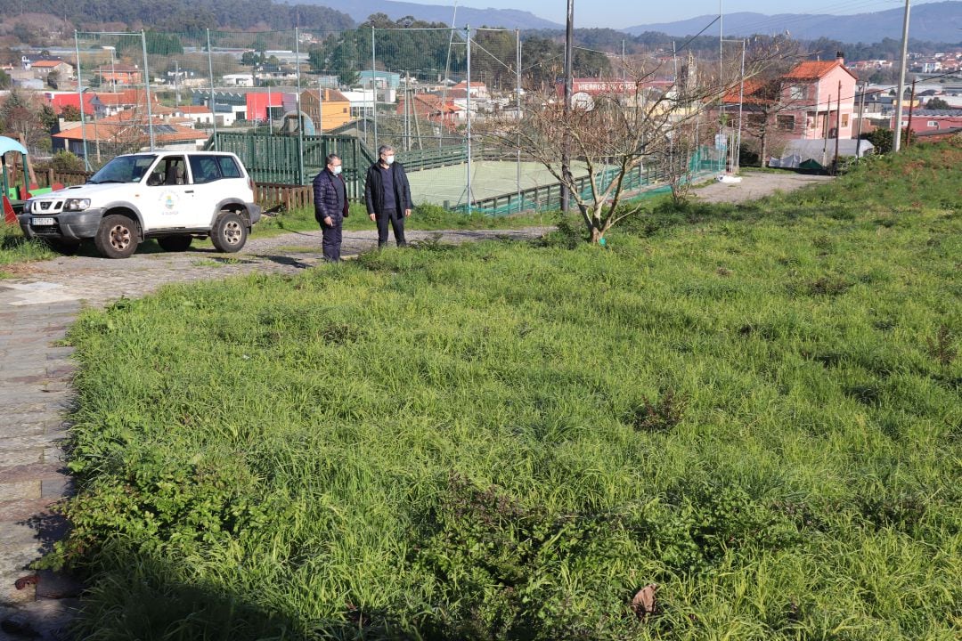 Parcela que ubicará el futuro parque biosaludable de Portela en la parroquia de Salcidos en A Guarda.