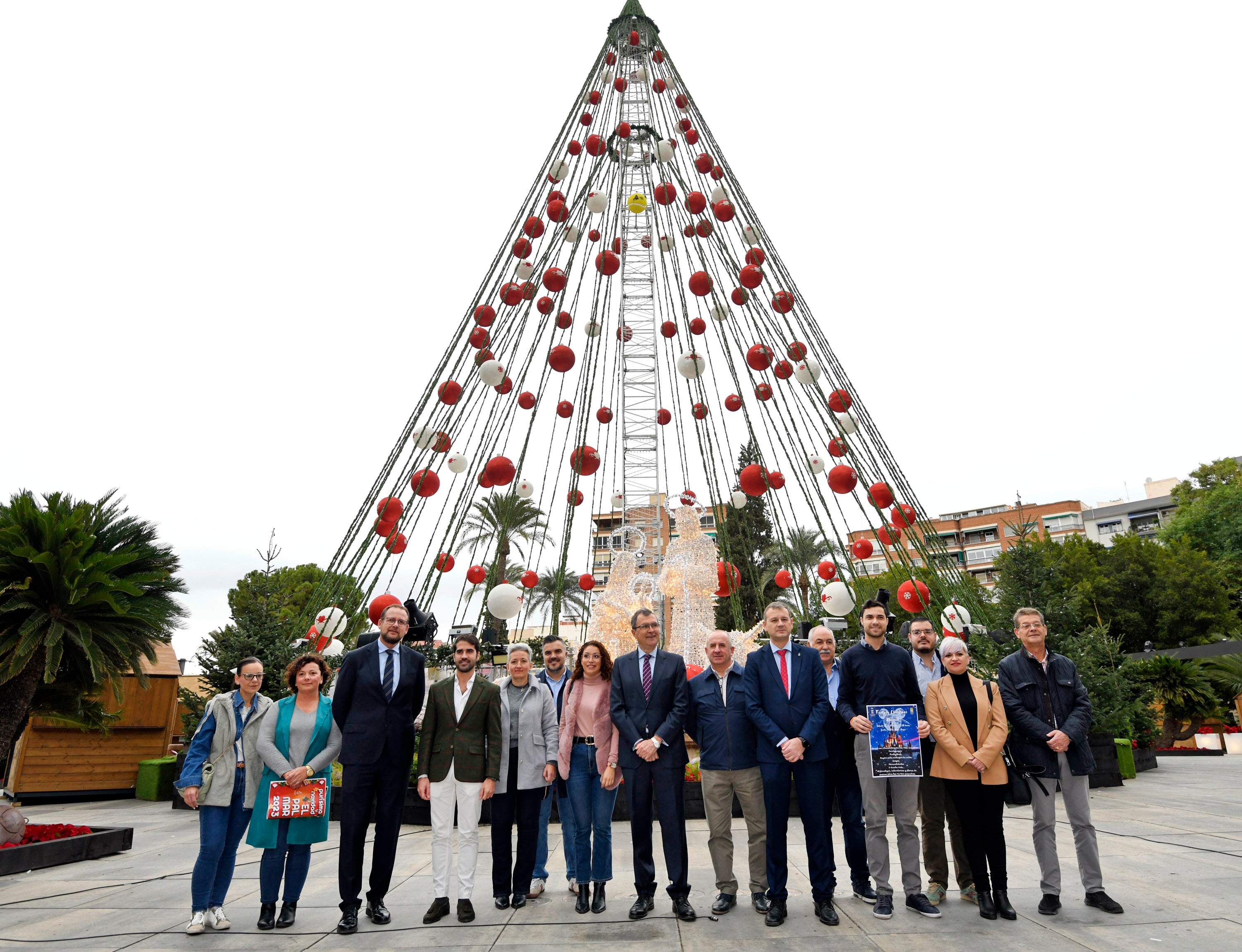 La programación de Navidad en barrios y pedanías se ha presentado en el Árbol de la Plaza Circular