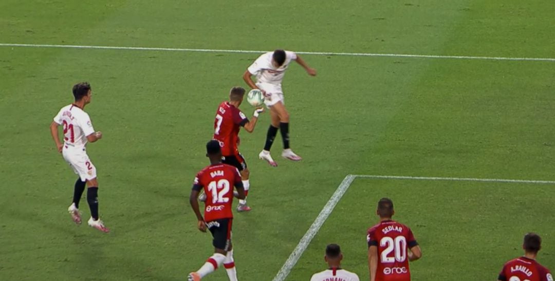 Mano cometida por Pozo en el área del Mallorca.