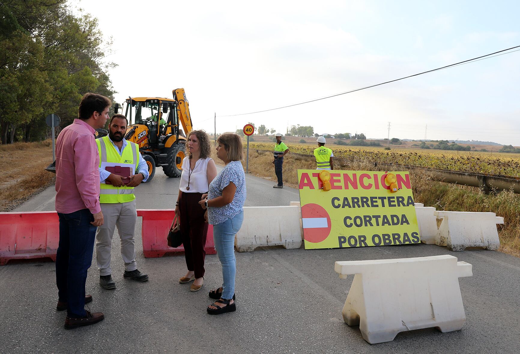 Imagen del cartel del aviso del corte de la carretera de CA-3110 por obras