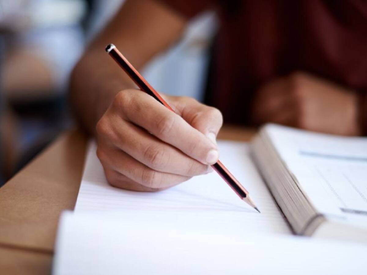 Cambian la fecha de oposiciones sanitarias al coincidir con el Domingo de Ramos y las elecciones