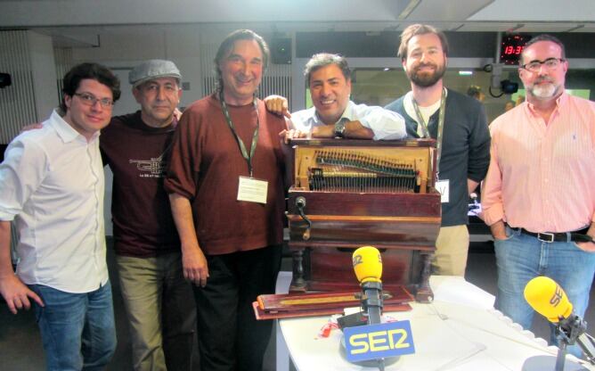 'Especial San Isidro' con rosquillas, barquillos y organillo