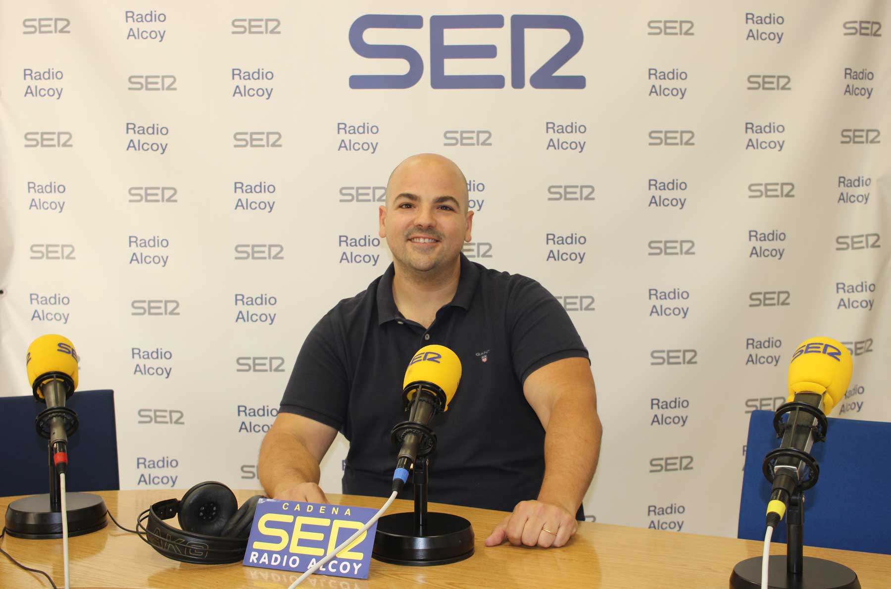 Borja Raduán, jefe de cocina del Restaurante Lolo, en el estudio central de Radio Alcoy