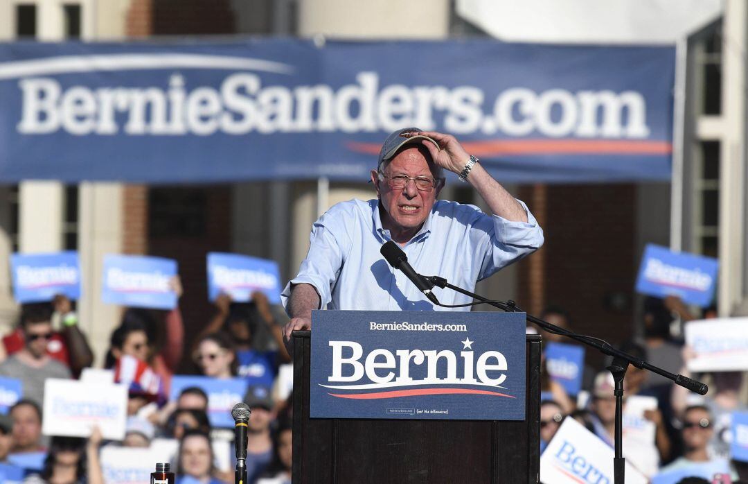 El senador de Estados Unidos y candidato a liderar el Partido Demócrata, Bernie Sanders, durante un mitin de campaña. 