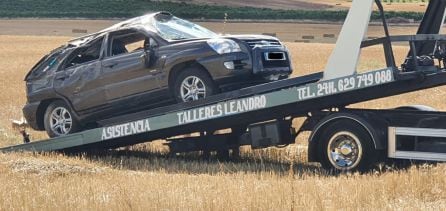 El vehículo siniestrado en el accidente en la N-112 en Haza.