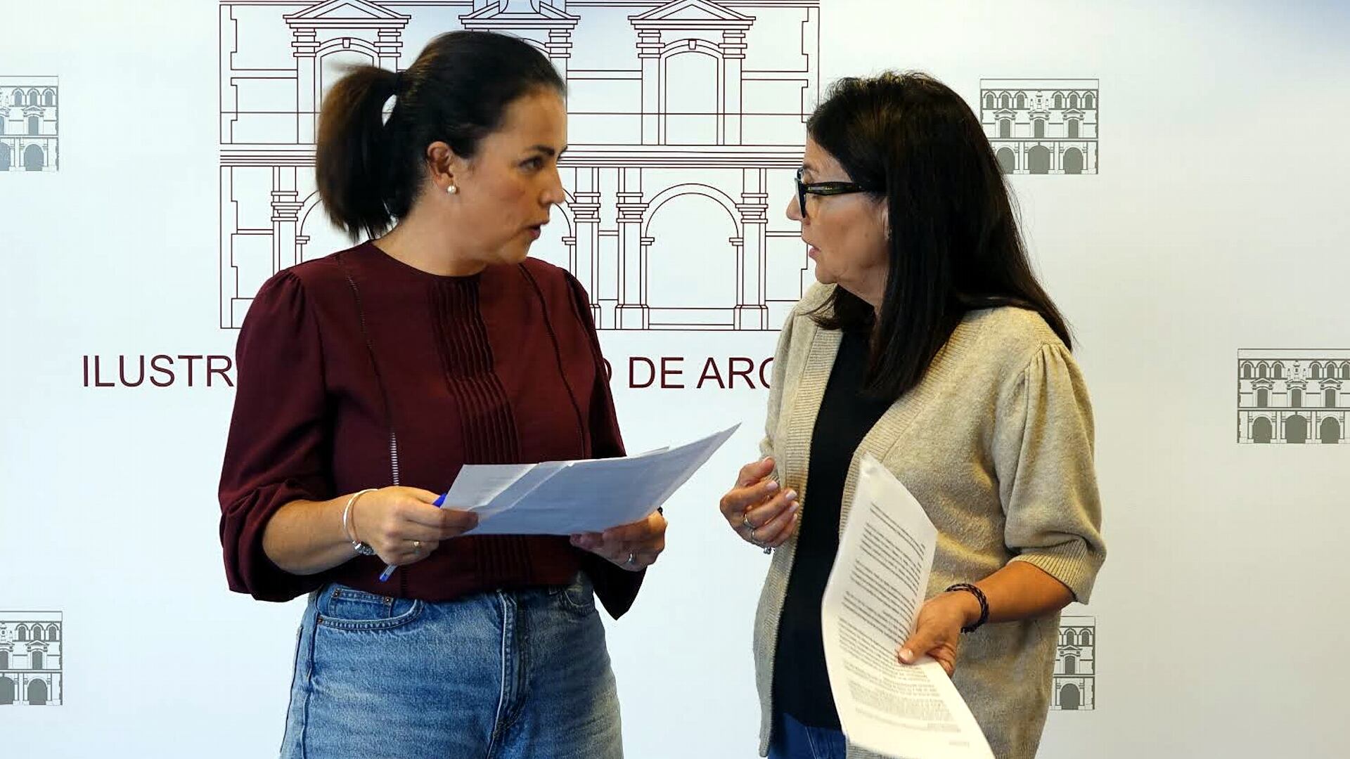 María José Casado (IU) y Mercedes Montero (PSOE) en rueda de prensa en Archidona