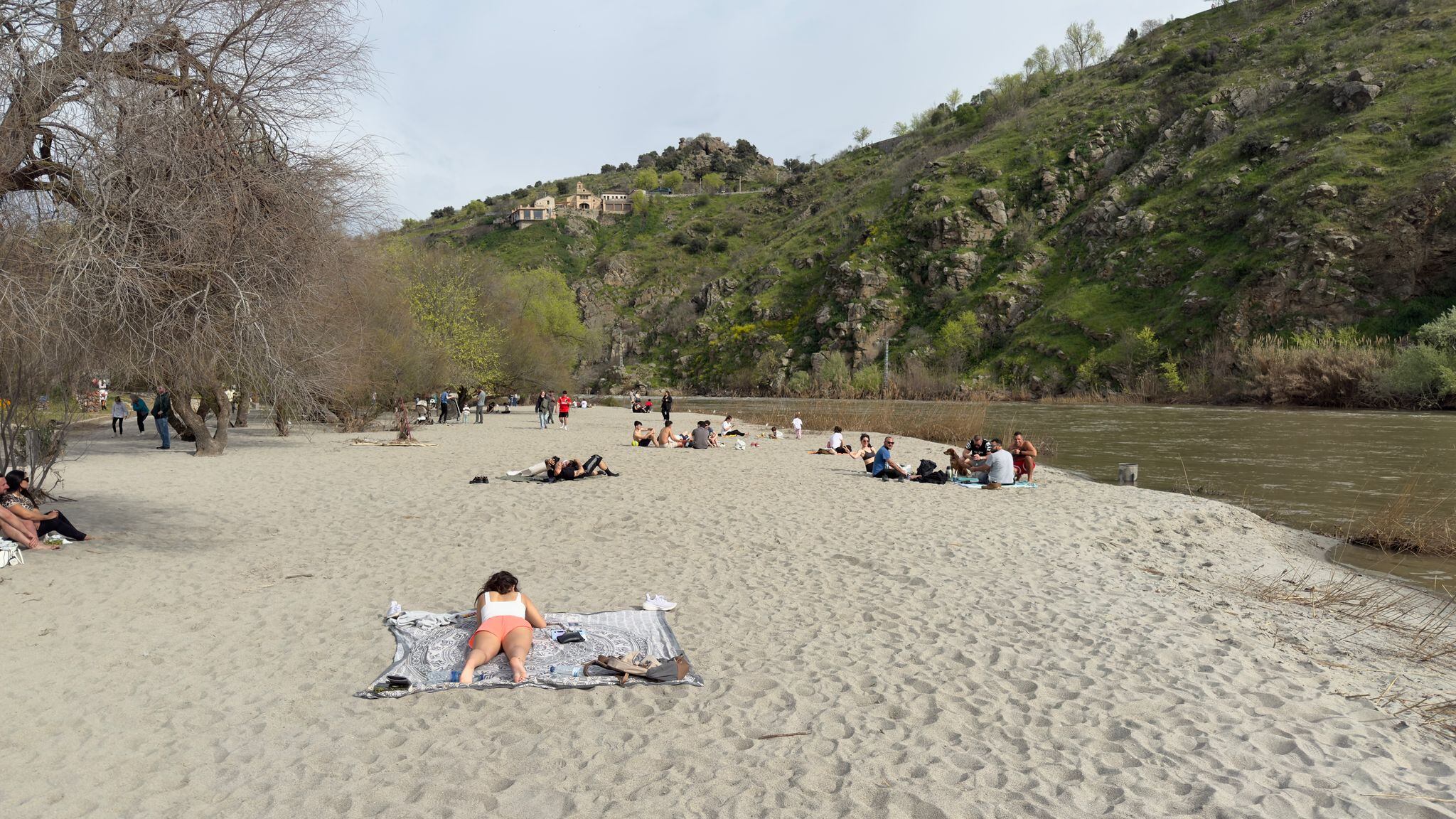 La crecida del río Tajo deja una imagen inusual en Toledo