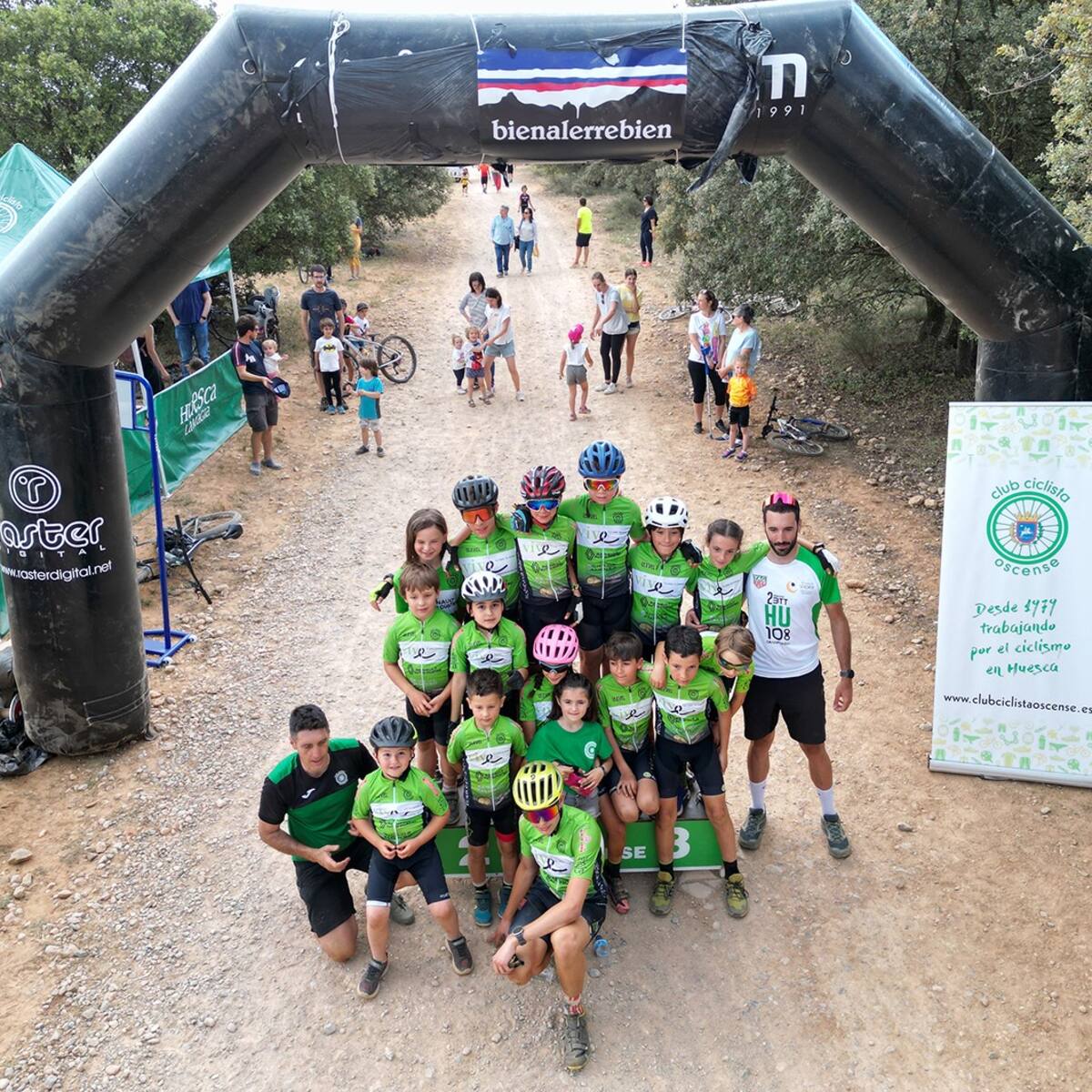 El III Trofeo Escuelas de BTT de Alerre reunió a un centenar de participantes y el equipo femenino del CC Oscense se estrenó en una prueba por etapas