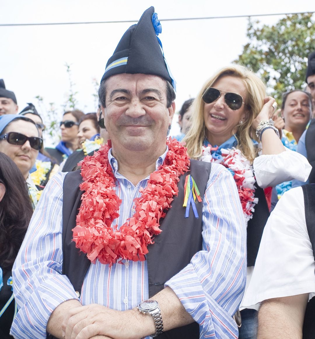 Francisco Álvarez Cascos junto a su ex mujer en una fiesta del Descenso del Sella. 