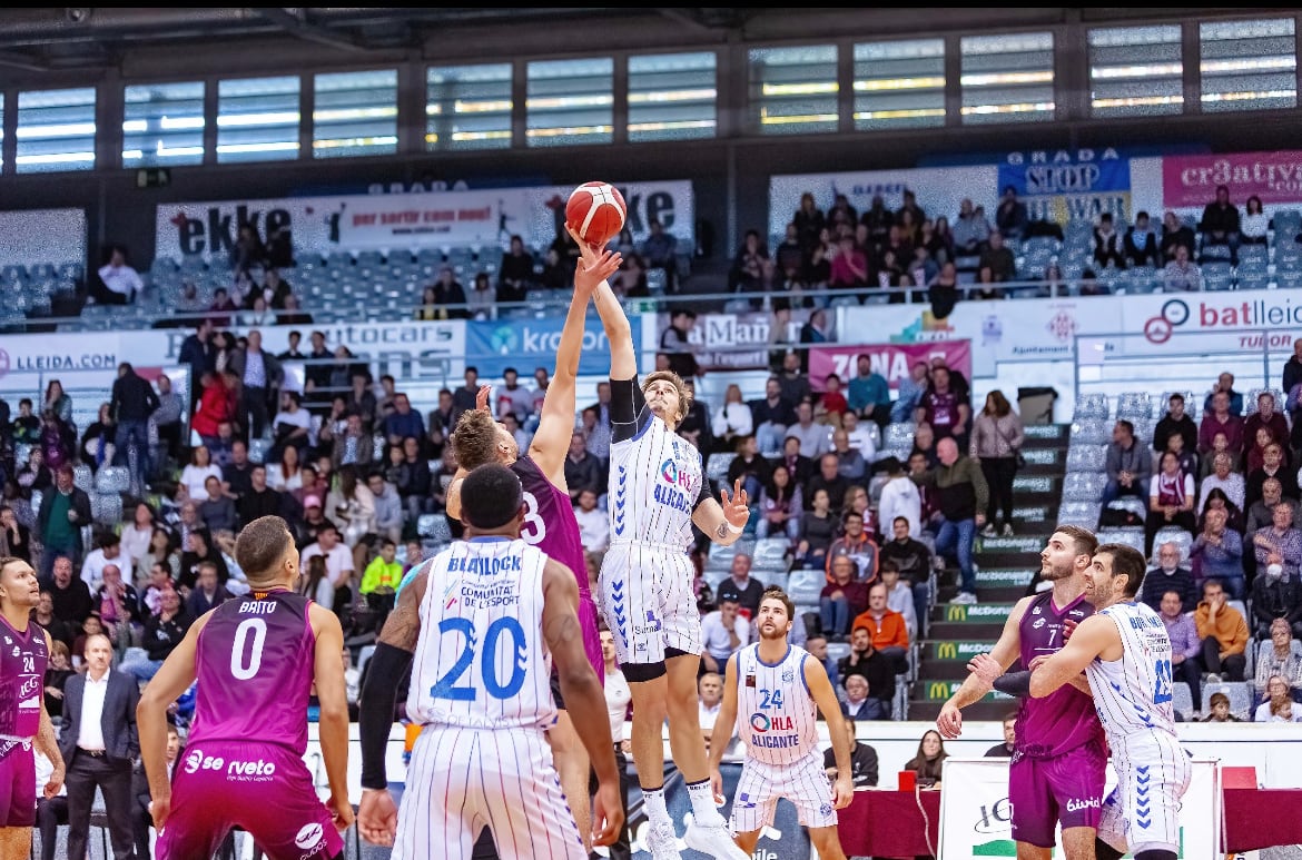 Imagen del partido entre Força Lleida - HLA Alicante