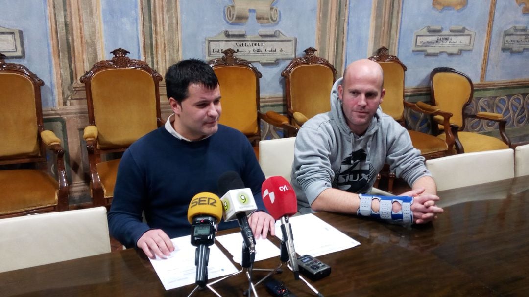 El edil de deportes y el presidente del club de pádel desmienten las acusaciones del Grupo Popular