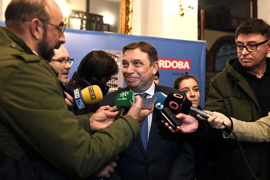 Fotografía de archivo del ministro de agricultura y pesca, Luis Planas, durante una comparecencia a los medios de comunicación en Córdoba 