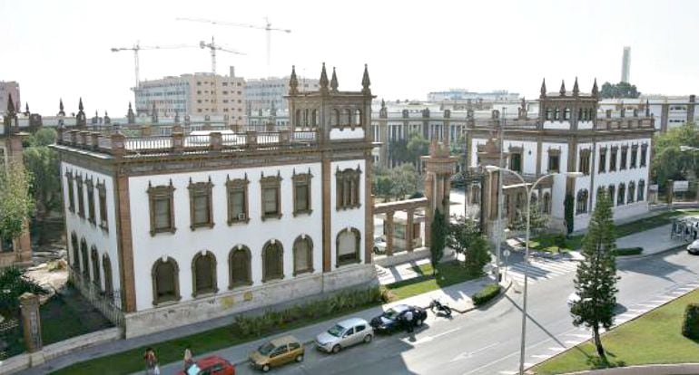 Entrada al complejo de edificios de Tabacalera (Málaga)