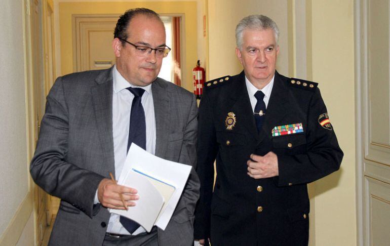 El pregonero de la Semana Santa de Palencia de uniforme cuando todavía era comisario