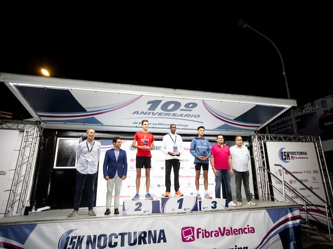 Éxito de público y corredores en el décimo aniversario de la 15K Nocturna FibraValencia