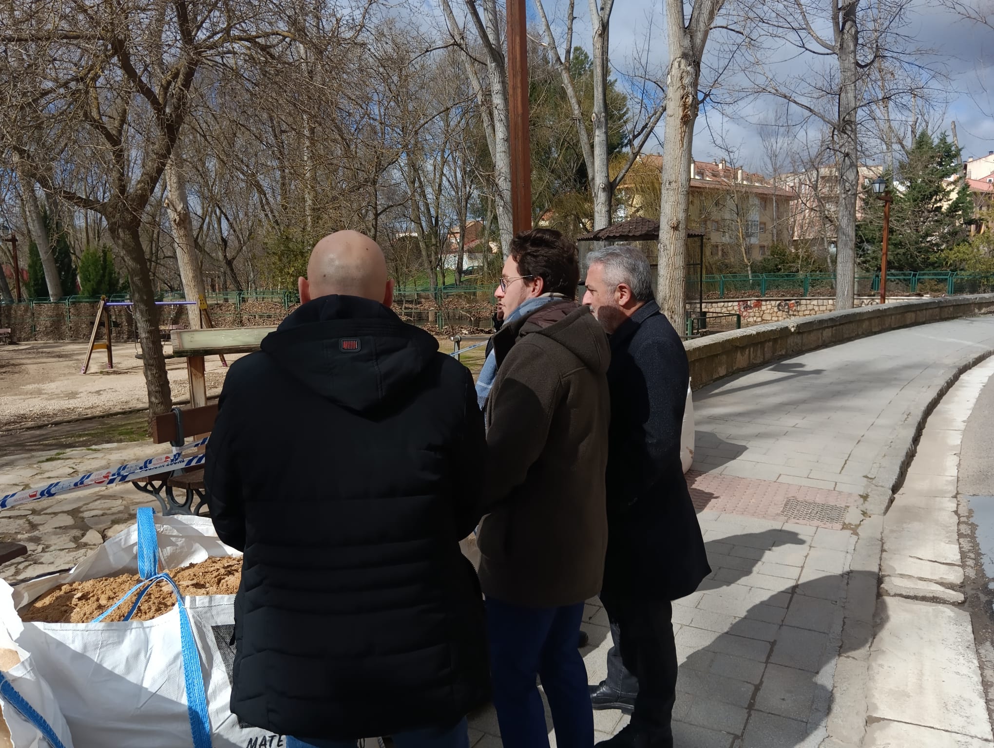 Las autoridades visitan la zona más afectada de Aranda por las inundaciones