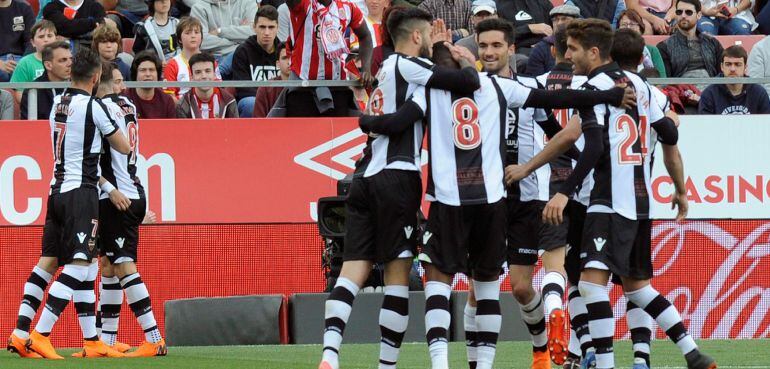 El Levante celebra el gol del empate en Girona